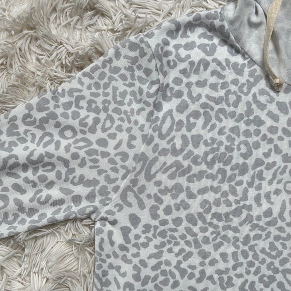 Magnolia Boutique Leopard Funnel Neck Tunic 💗 Gray & Ivory - Picture 5 of 15